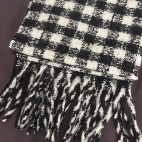 Aerie by American Eagle AE long plaid thick black and white scarf - Picture 2 of 3